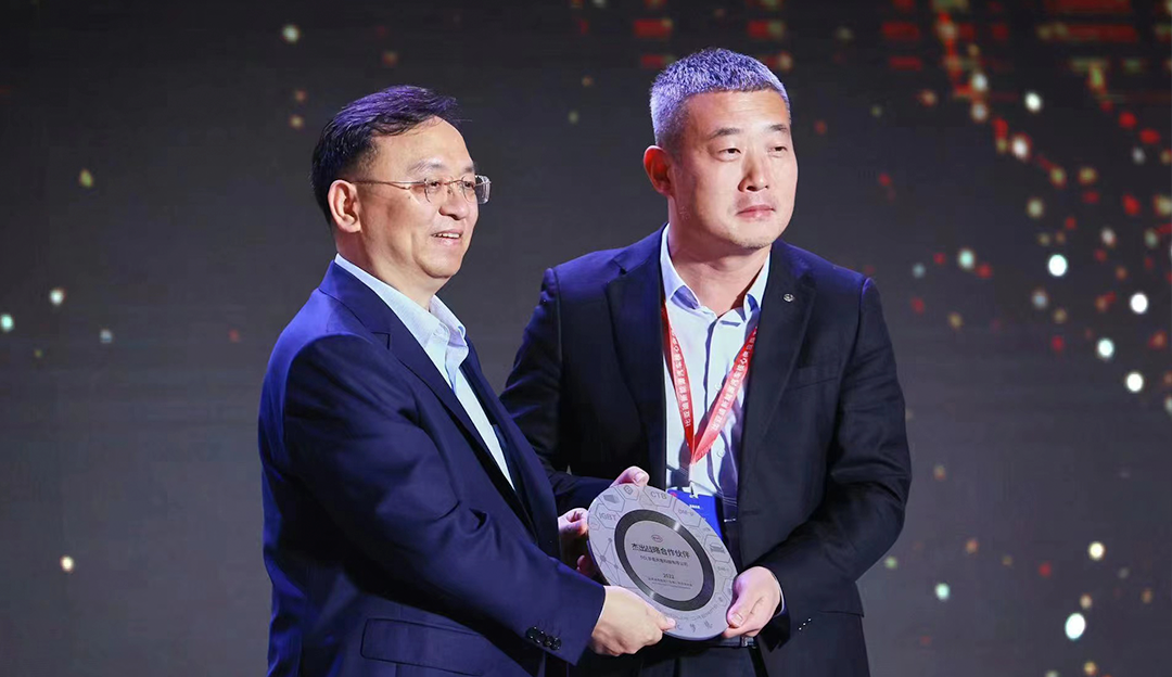 TCL利来w66车载屏品质交付 获比亚迪“杰出战略合作伙伴”大奖